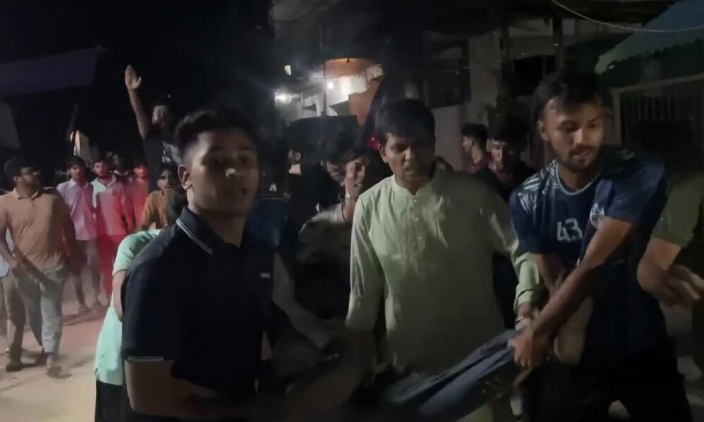 মধ্যরাতে চবি শিক্ষার্থী ও স্থানীয়দের সংঘর্ষে আহত ৬০, সব পরীক্ষা স্থগিত।