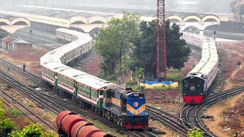 জুলাই ঘোষণাপত্র পাঠ কাল  ৮ জোড়া ট্রেনে ঢাকায় আসবে ছাত্র-জনতা