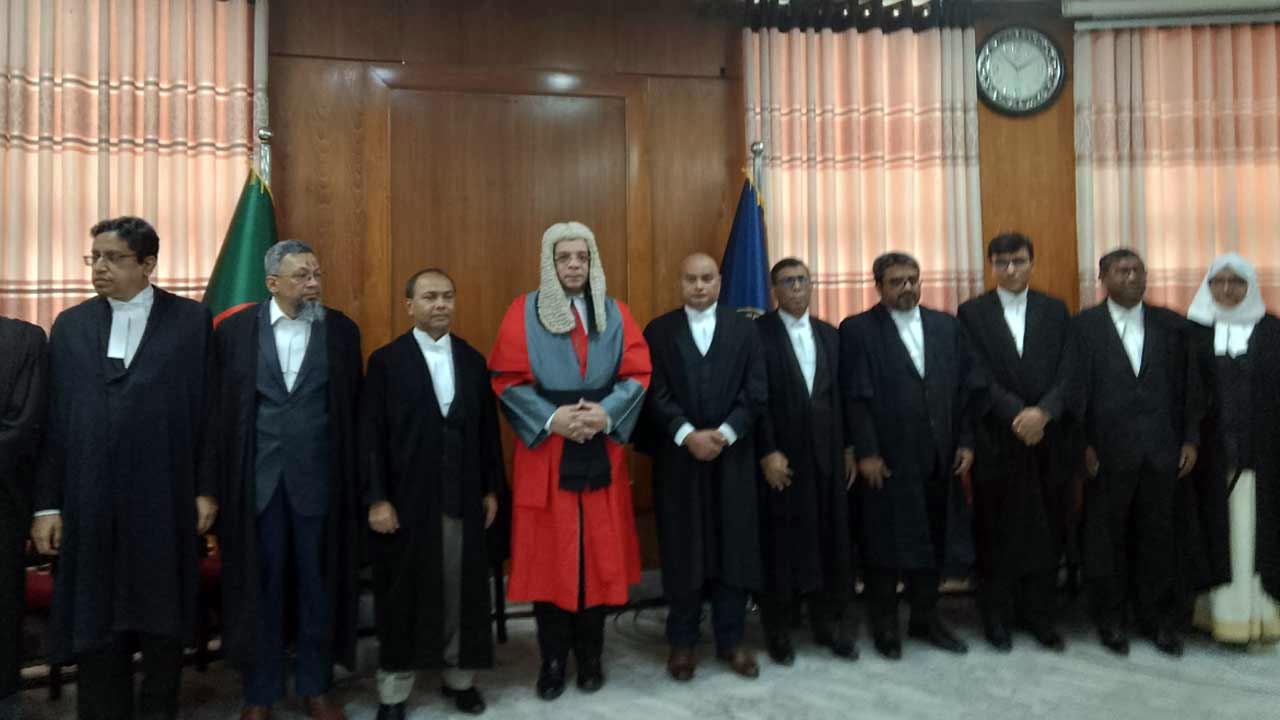 শপথ নিলেন হাইকোর্টে নবনিযুক্ত ২৫ বিচারপতি