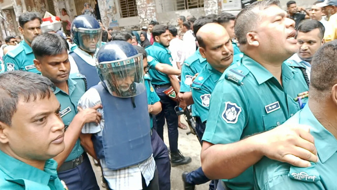 Attempted murder: Ex-mayor Atiqul shown arrested, Kiron on remand  Kiran was earlier detained by Border Guard Bangladesh (BGB) on 19 November last year while attempting to flee to India through the Sharsha border in Jashore. He was later sent to Jashore District Jail and has remained in custody sinc