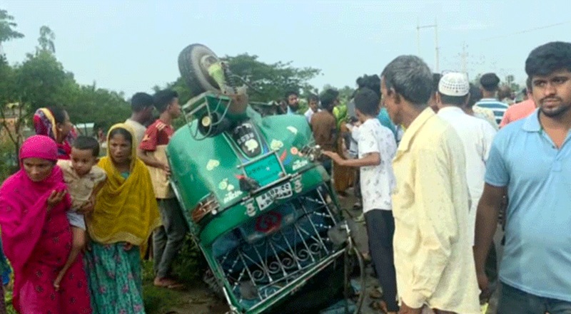 5 killed in B’baria road collision