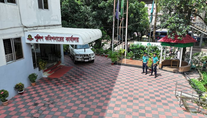 দেখামাত্র গুলির নির্দেশ বার্তা ফাঁসকারী সেই পুলিশ সদস্য গ্রেফতার