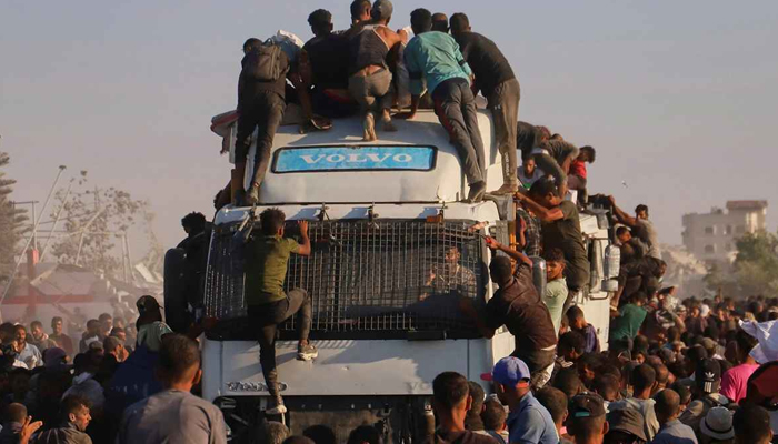 গাজায় উল্টে গেল ত্রাণের ট্রাক, নিহত ২৫