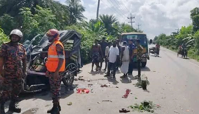 খুলনায় পিকআপ-ইজিবাইক সংঘর্ষে নিহত ৩