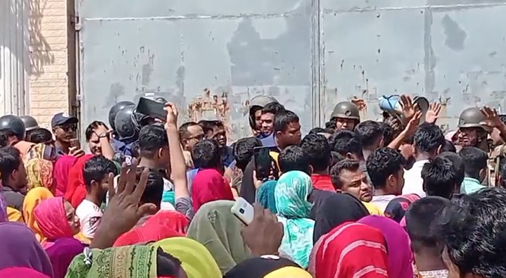 Garment workers block road in Ashulia, 15 factories shut