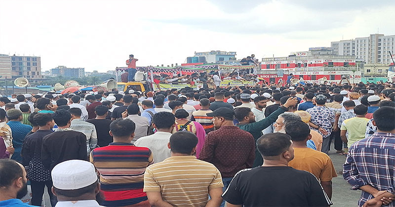 আবদুল্লাহপুর-টঙ্গী সড়কে বেইলি ব্রিজ স্থাপনের দাবিতে ব্যবসায়ীদের মানববন্ধন