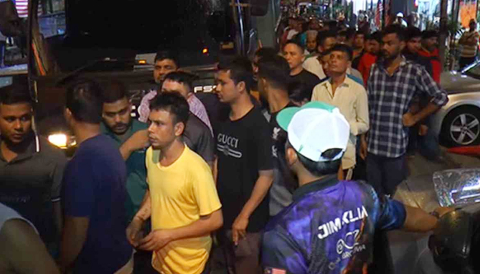 মালয়েশিয়ায় বিশেষ অভিযান, ৩৭৭ বাংলাদেশি আটক।