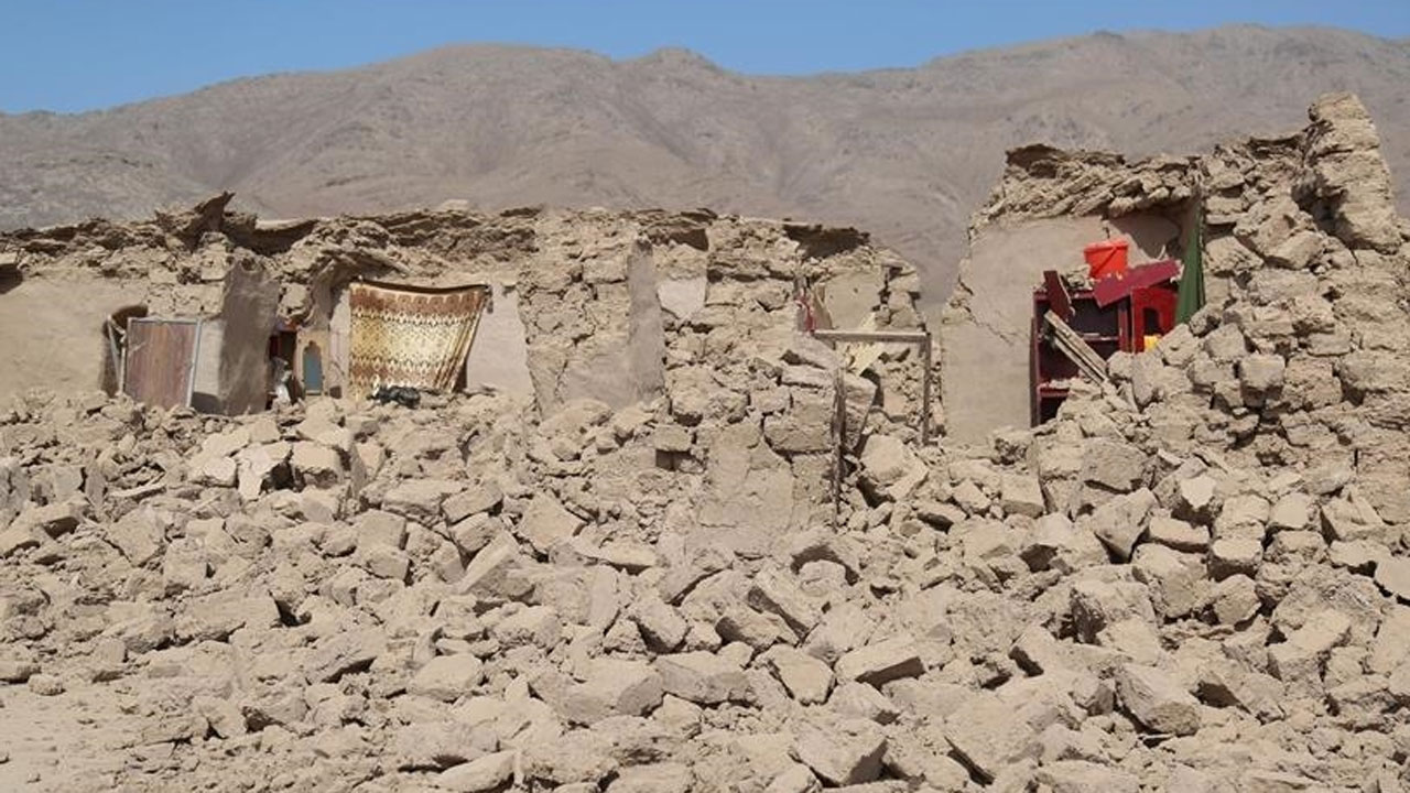 আফগানিস্তানে শক্তিশালী ভূমিকম্প  নিহতের সংখ্যা বেড়ে ৬০০