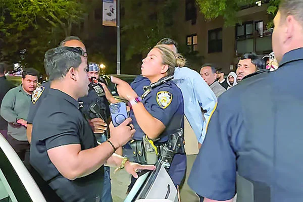 নিউইয়র্কে তীব্র উত্তেজনা প্রধান উপদেষ্টার যুক্তরাষ্ট্র সফর ঘিরে একদিকে ক্ষোভ, অন্যদিকে অভিবাদন