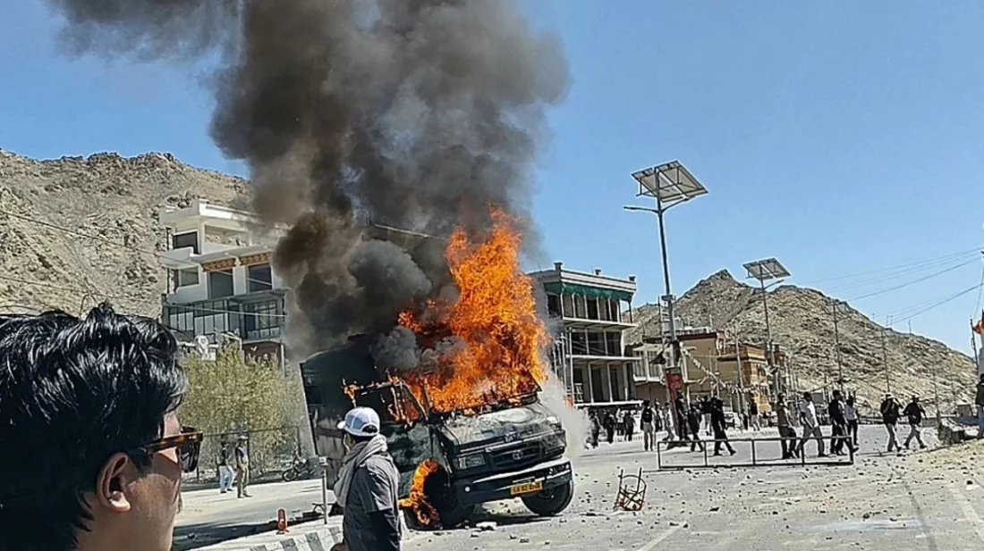 ভারতের লাদাখে রাজ্য স্বীকৃতির দাবিতে জেন জিদের বিক্ষোভ, নিহত ৪