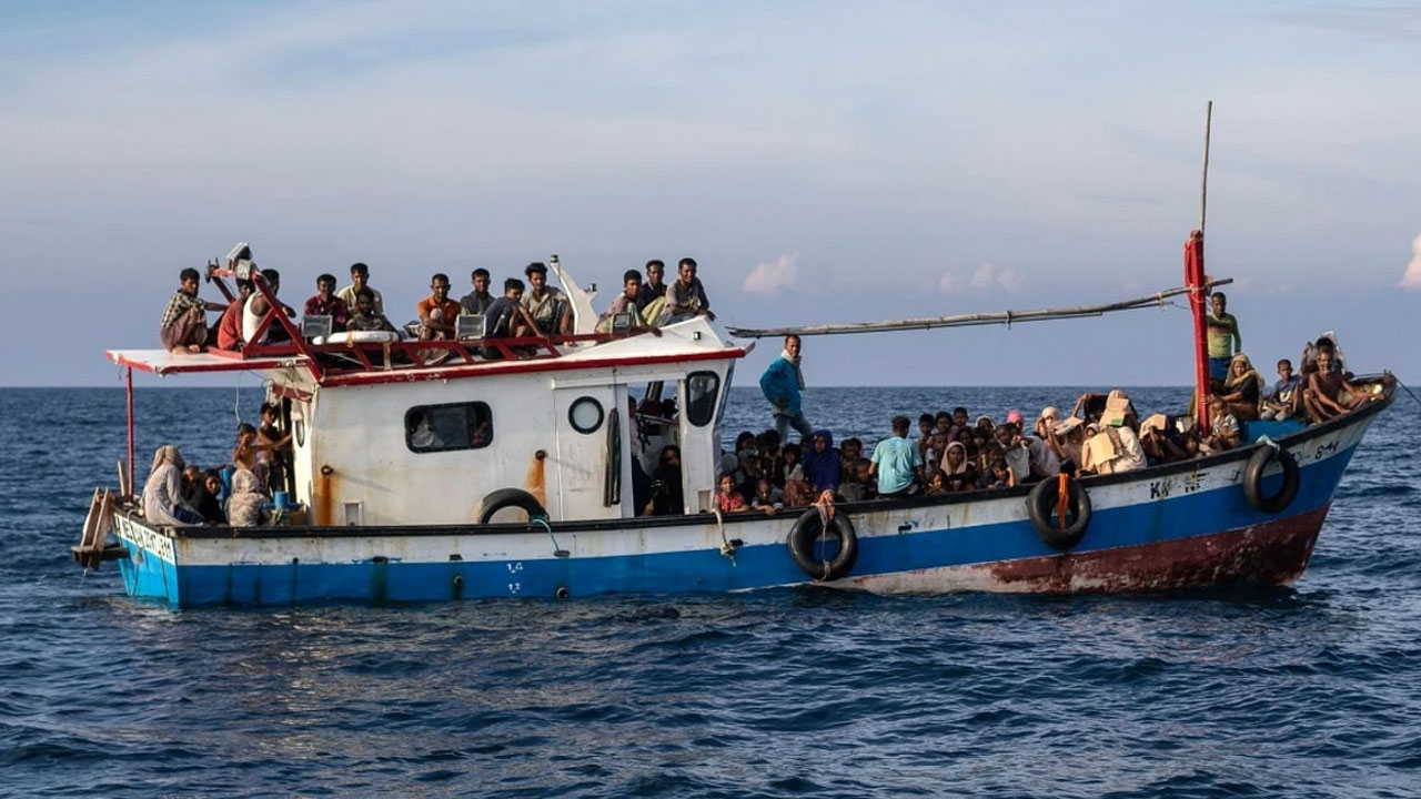 লিবিয়ার উপকূলে শরণার্থী বহনকারী নৌকায় আগুন লেগে নিহত ৫০ নৌকাটিতে মোট ৭৫ জন শরণার্থী ছিলেন। দুর্ঘটনায় বেঁচে যাওয়া ২৪ জন জনকে চিকিৎসা সহায়তা দেয়া হয়েছে।