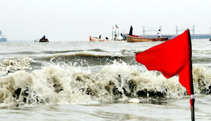 সাগরে লঘুচাপ, সমুদ্রবন্দরে তিন নম্বর সতর্কসংকেত