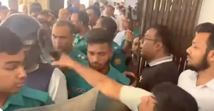 বিএসবি গ্লোবাল নেটওয়ার্কের চেয়ারম্যান খায়রুল বাশারের ওপর আদালতে হামলার অভিযোগ