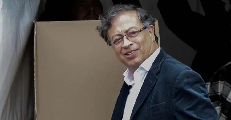 গুস্তাভো পেত্রোকে যুক্তরাষ্ট্রের নিষেধাজ্ঞা: মাদক ব্যবসায় ভূমিকা ও সম্পর্কিত উত্তেজনা