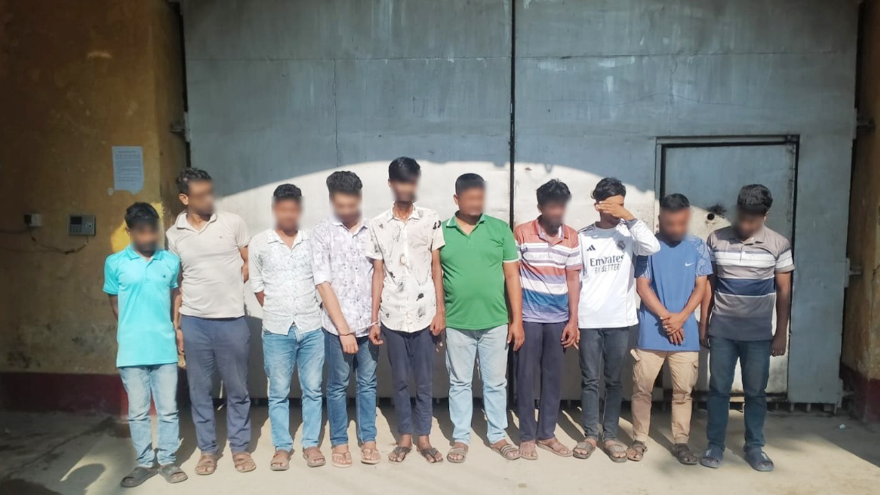 কুমিল্লা মেডিকেল কলেজ হাসপাতালে দালালচক্রের ১০ সদস্য আটক