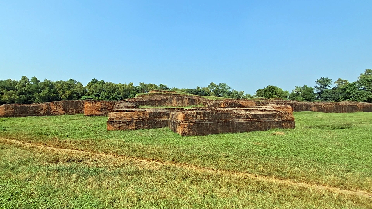 হাজার বছরের ইতিহাসের সাক্ষী ‘রাণী ময়নামতির প্রাসাদ’ অবহেলায় ধ্বংসের পথে
