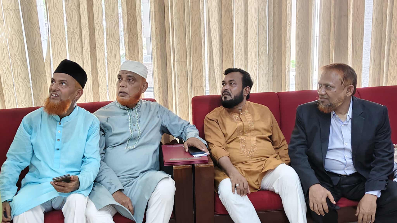 নভেম্বরে গণভোটসহ ৫ দফা দাবি আদায়ে নির্বাচন কমিশনে স্মারকলিপি প্রদান করল জামায়াতে ইসলামী