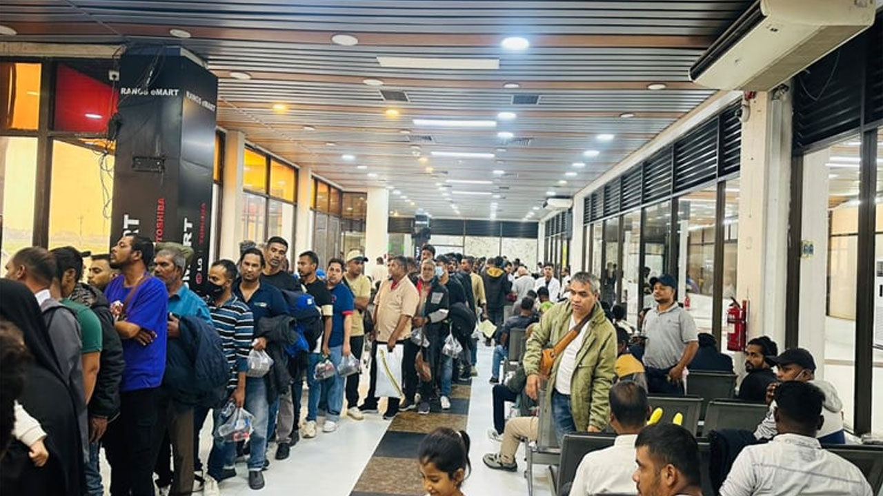 লিবিয়া থেকে ৩০৯ জন বাংলাদেশি নাগরিক দেশে ফিরলেন