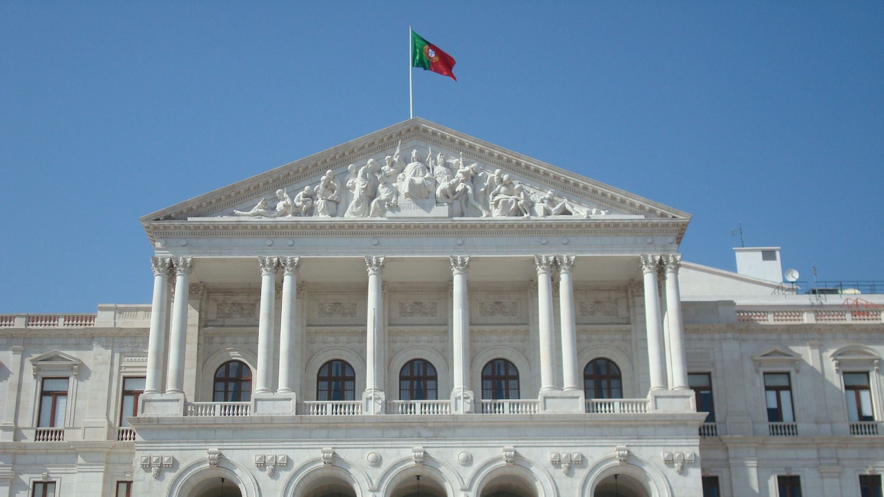 পর্তুগালে নাগরিকত্ব পেতে সময়সীমা দ্বিগুণ, নতুন আইনে কঠোর শর্ত