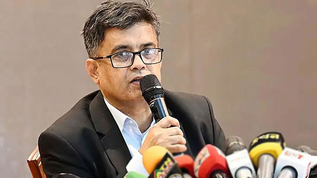 বিমানবন্দরে অগ্নিকাণ্ডের কারণ অনুসন্ধানে আন্তর্জাতিক সহযোগিতার ঘোষণা প্রধান উপদেষ্টার