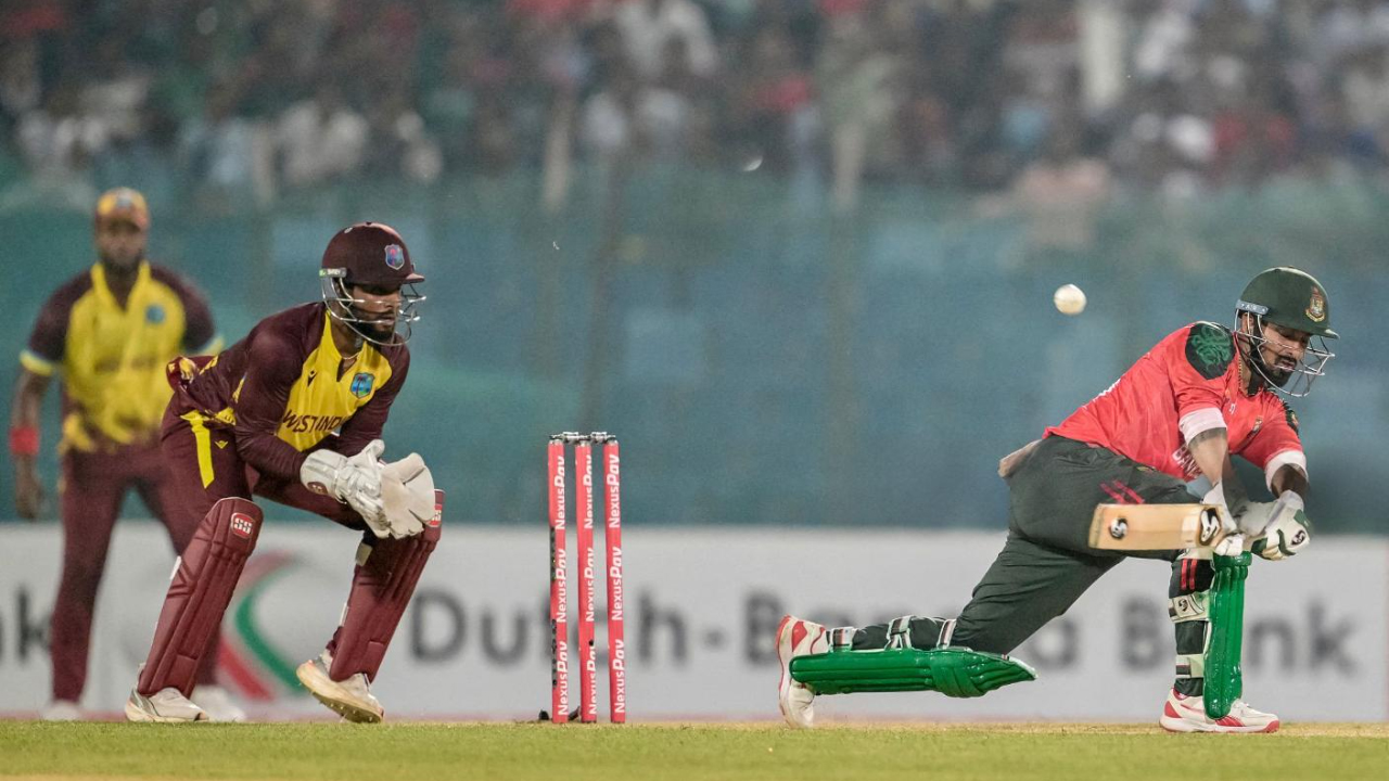 আজ মাঠে ব্যস্ত ক্রিকেট দুনিয়া: টি-টোয়েন্টি ও বিশ্বকাপ সেমিফাইনালে একদিনে একাধিক লড়াই