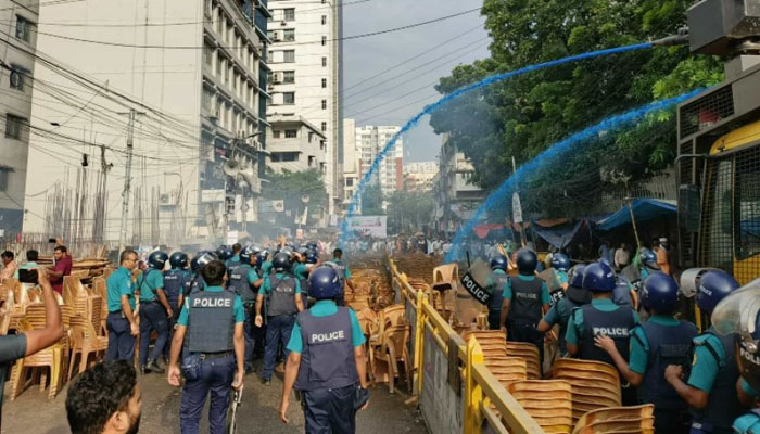 কাকরাইলে জাতীয় পার্টির কর্মী সমাবেশে পুলিশের বাধা, সাউন্ড গ্রেনেড নিক্ষেপ