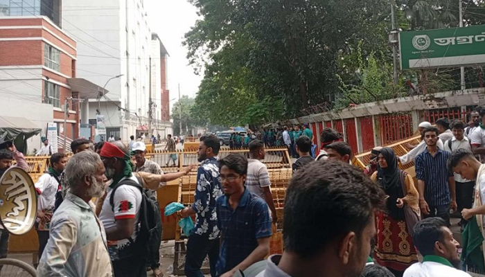 স্মারকলিপি দিয়ে সচিবালয় এলাকা ছাড়লেন ‘জুলাই যোদ্ধারা’