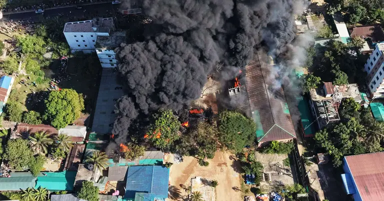 গাজীপুরে কয়েল কারখানায় অগ্নিকাণ্ড