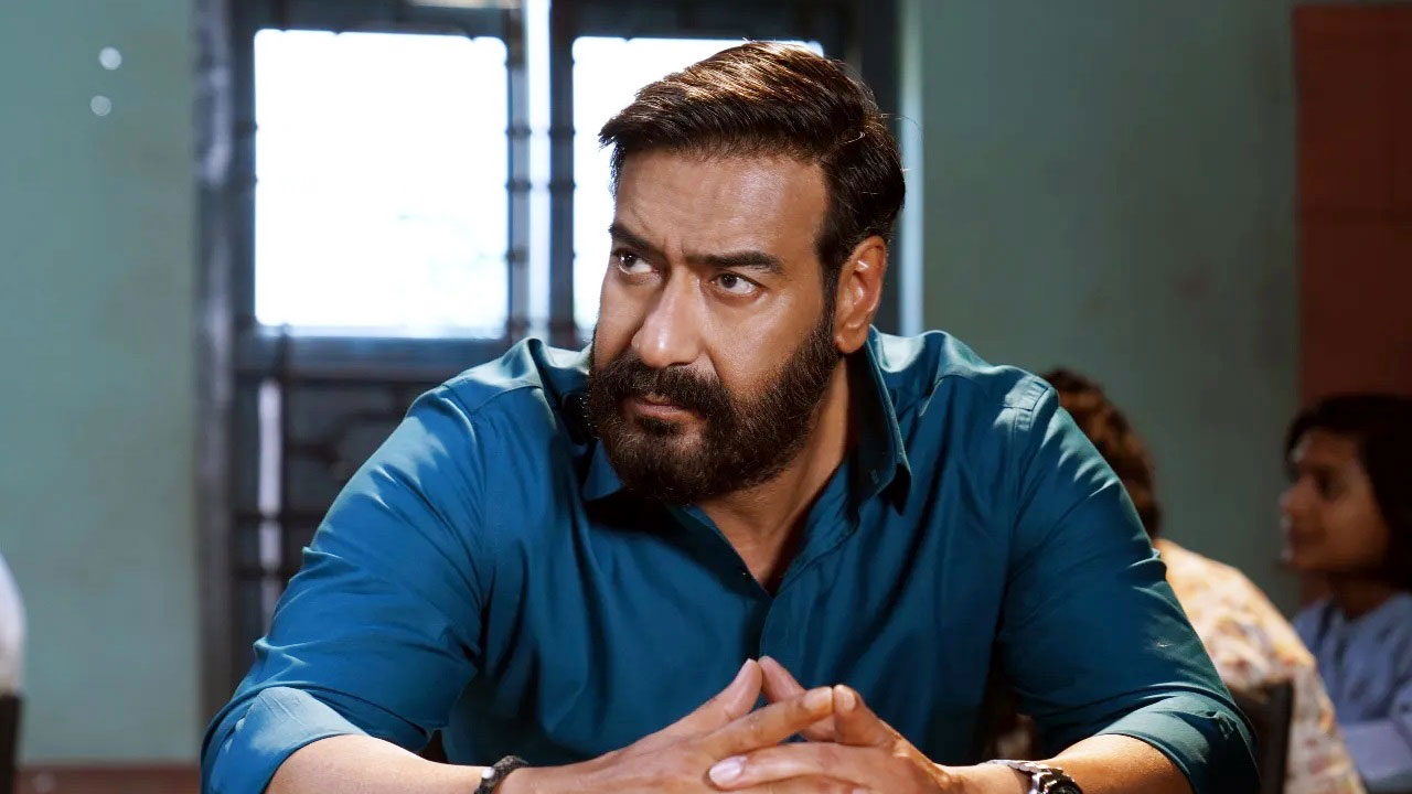 স্কাই ডাইভিং করতে গিয়ে ভয়াবহ অভিজ্ঞতার সম্মুখীন হয়েছিলেন অজয় দেবগন