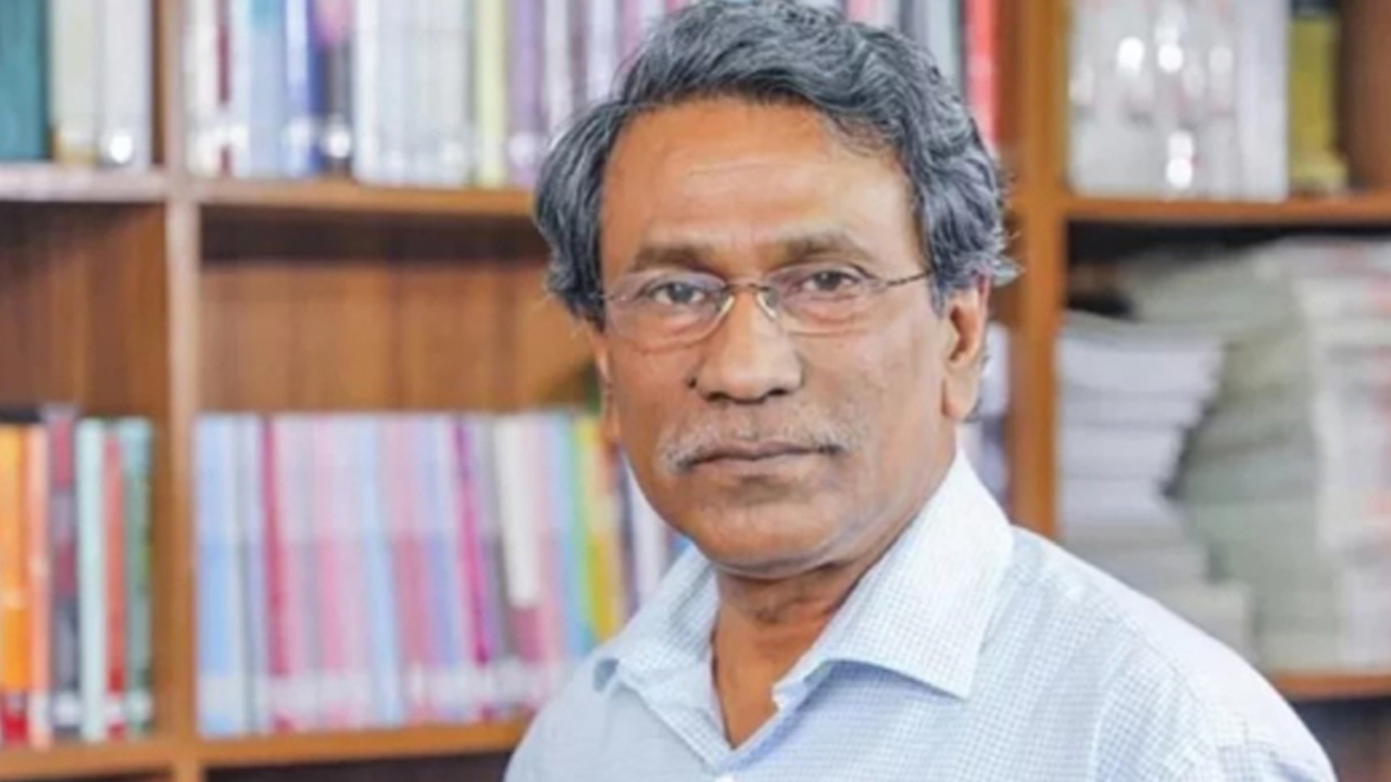 অধ্যাপক আলী রীয়াজ দেশে ফিরেছেন