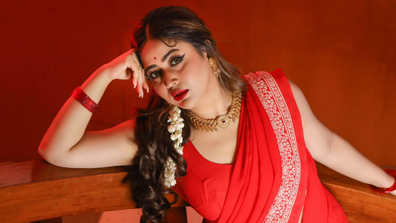 সমালোচনায় নীরব নন ভাবনা, ফেক অ্যাকাউন্টের মন্তব্যে গুরুত্ব দেন না অভিনেত্রী