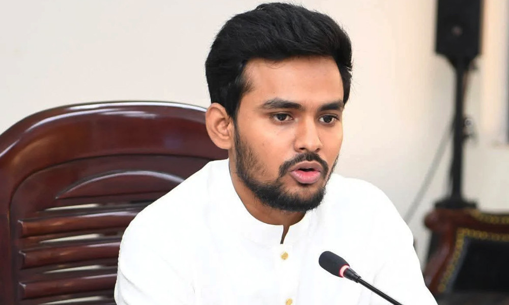 ফ্যাসিবাদ প্রতিরোধে সংযম ও দায়িত্বশীলতার আহ্বান উপদেষ্টা আসিফ মাহমুদের