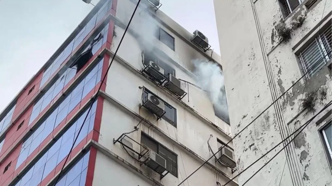 রাজধানীর বিজয়নগরে বাণিজ্যিক ভবনে অগ্নিকাণ্ড, দ্রুত নিয়ন্ত্রণে ফায়ার সার্ভিস