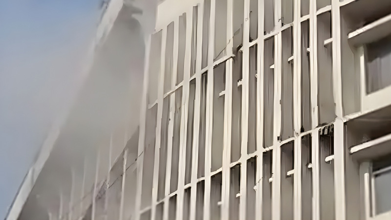 বাংলাদেশ মেডিকেল বিশ্ববিদ্যালয়ের ভবনে অগ্নিকাণ্ডে আতঙ্ক, দ্রুত নিয়ন্ত্রণে ফায়ার সার্ভিস