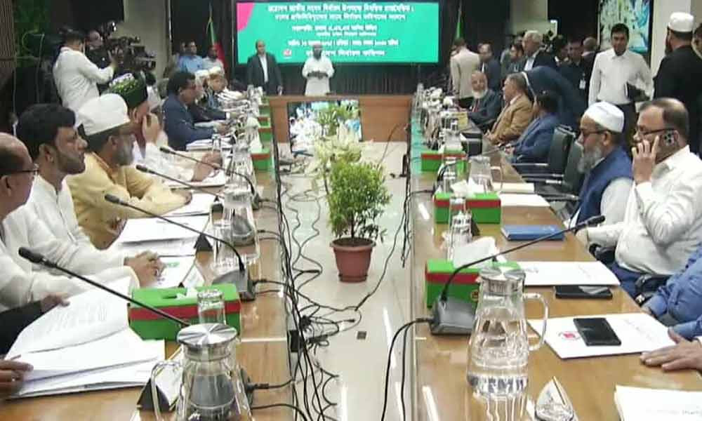 সংলাপ শুরুর আগে ইসলামী ঐক্যজোটের দুই পক্ষের উপস্থিতিতে ইসিতে হট্টগোল