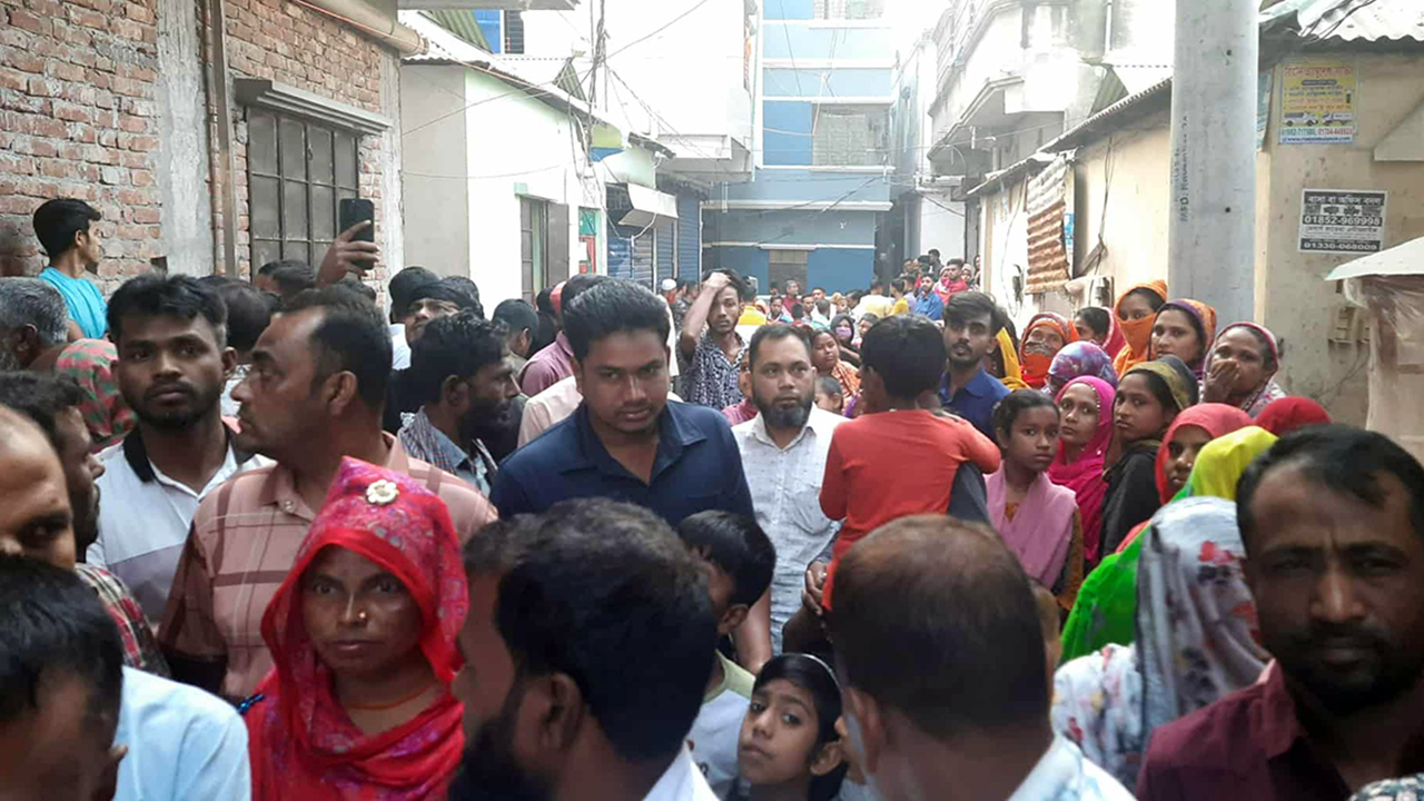 গলাকাটা গৃহবধূর মরদেহ উদ্ধার, স্বামী হাসপাতালে ভর্তি