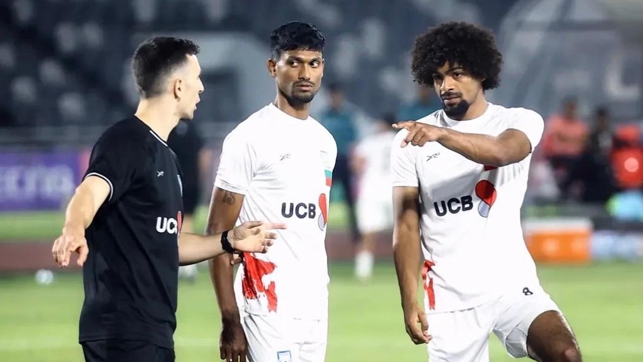 হামজা চৌধুরীর ঝলক ছড়ানো পারফরম্যান্সে সমান ২-২ ড্র