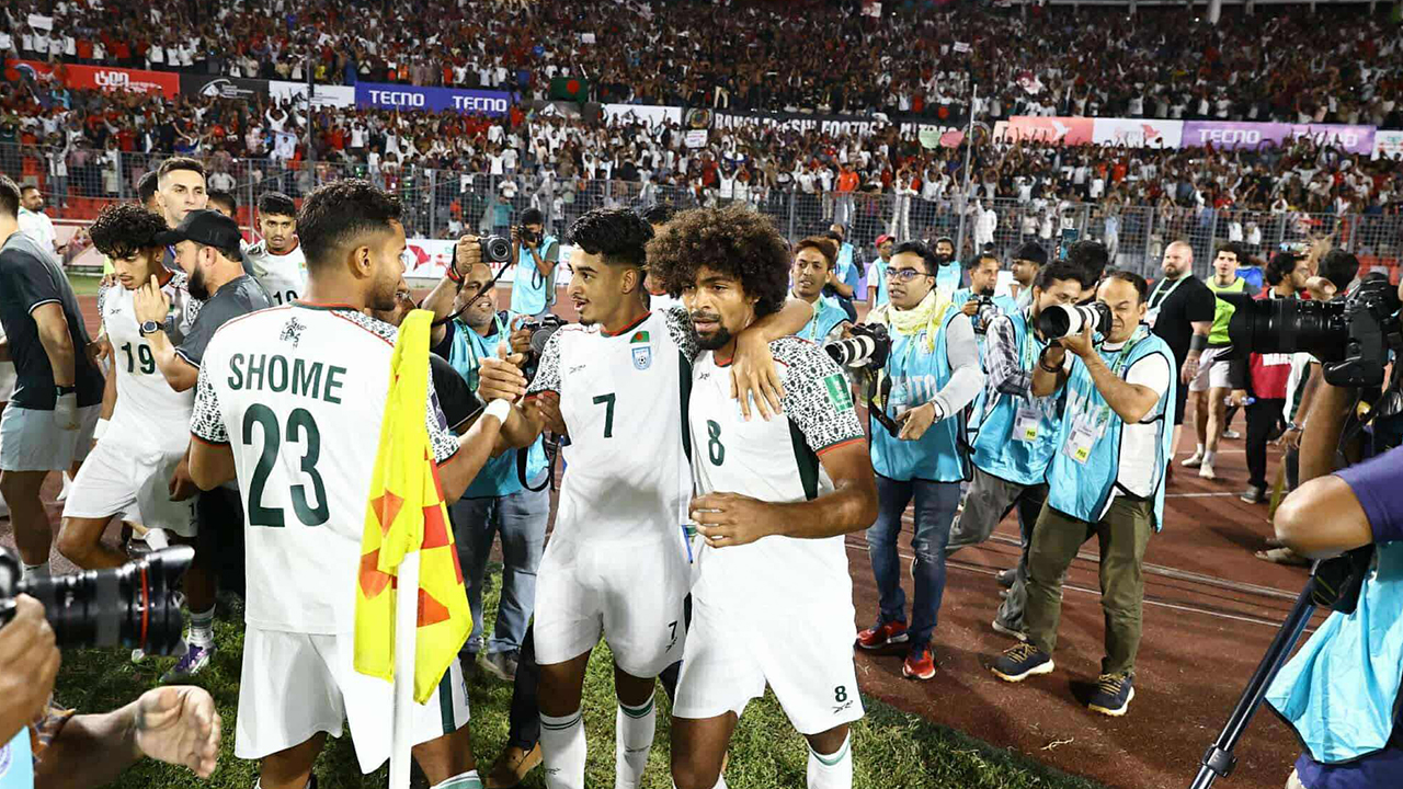 বাংলাদেশের ঐতিহাসিক জয়ে ভারতের বিপক্ষে ফুটবলে দুই দশকের অপেক্ষার অবসান
