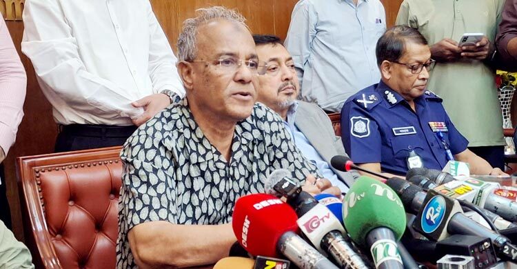 শাহজালাল আন্তর্জাতিক বিমানবন্দরের ই-গেট চালু: স্বরাষ্ট্র উপদেষ্টার ঘোষণা