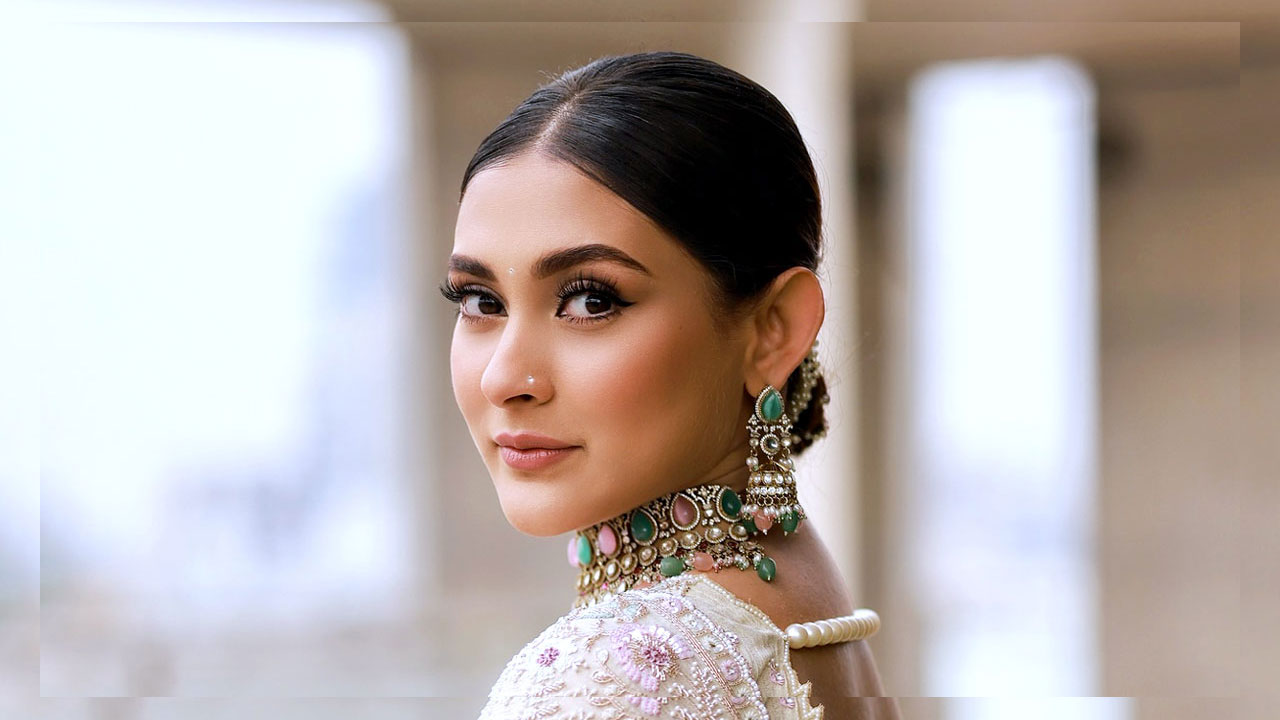 অভিনেত্রী মেহজাবীন চৌধুরী এবং তার ভাইর বিরুদ্ধে গ্রেপ্তারি পরোয়ানা জারি