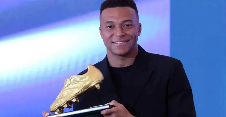 রিয়াল মাদ্রিদের প্রথম মৌসুমেই গোল্ডেন বুট জিতলেন এমবাপে