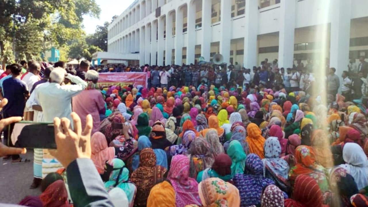 নীলফামারীর উত্তরা ইপিজেডে শ্রমিক ছাঁটাই বিরোধী বিক্ষোভ, ১১ দফা দাবি উপস্থাপন