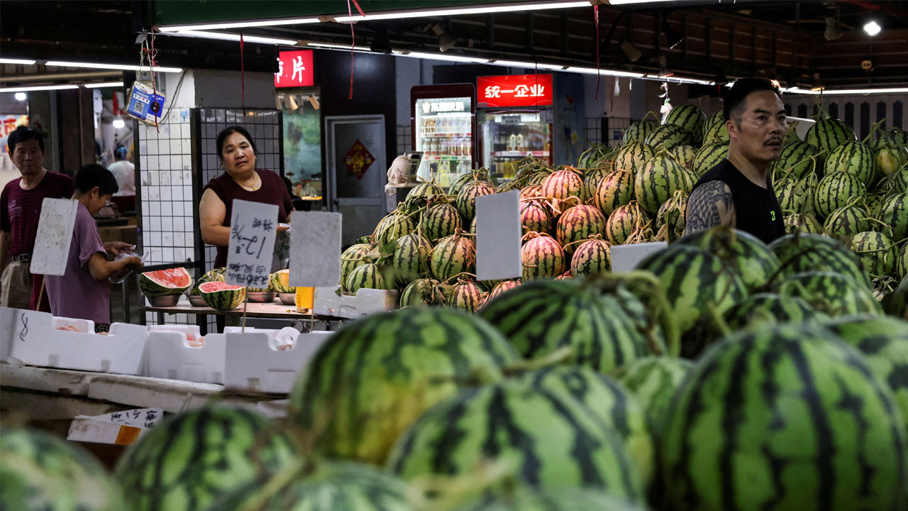 চীনে ভোক্তা মূল্যবৃদ্ধি: স্থবিরতা কাটিয়ে সামান্য পুনরুদ্ধারের ইঙ্গিত