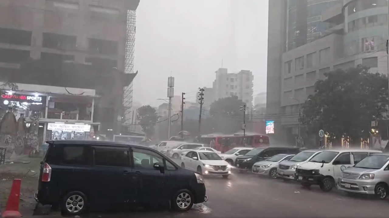 রাজধানীতে ২৪ ঘণ্টায় ৬৩ মিলিমিটার বৃষ্টি, আজ আবহাওয়া প্রধানত শুষ্ক