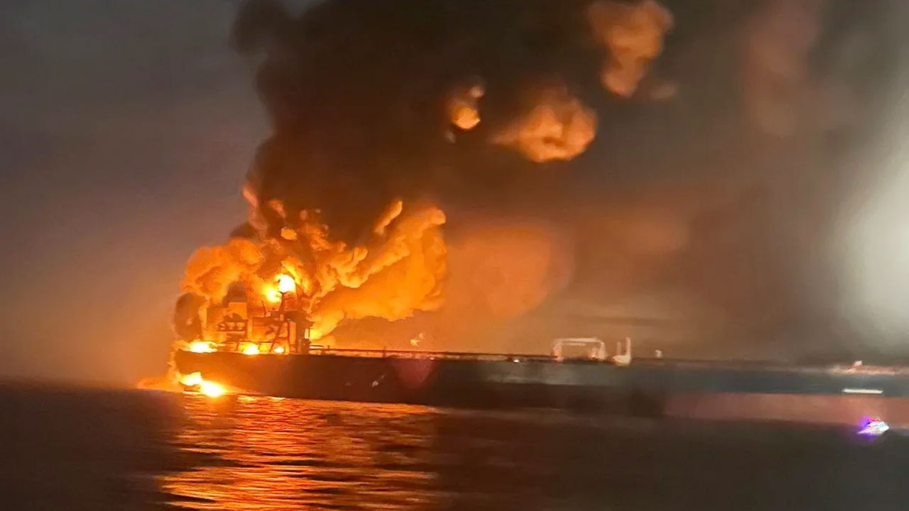 রাশিয়ার দুই ট্যাংকারে ইউক্রেনের নৌবাহিনীর ড্রোন হামলা