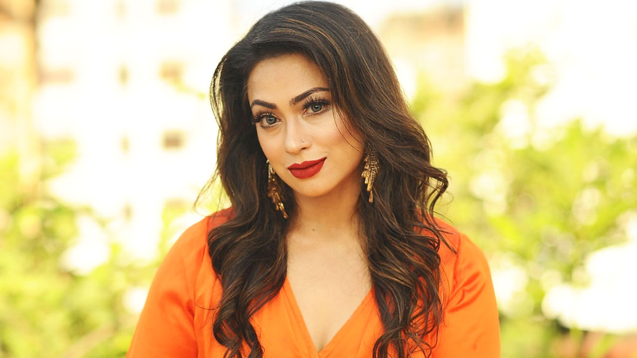 পপি পরিবারের সম্পত্তি বিরোধে হুমকির অভিযোগ তুলেছেন