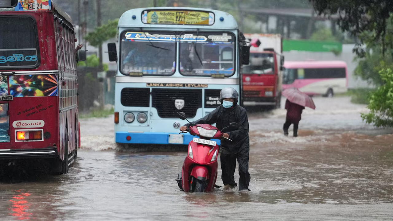 শ্রীলঙ্কা ও ইন্দোনেশিয়ায় বন্যা ও ভারী বর্ষণে ৩৭১ জনের মৃত্যু