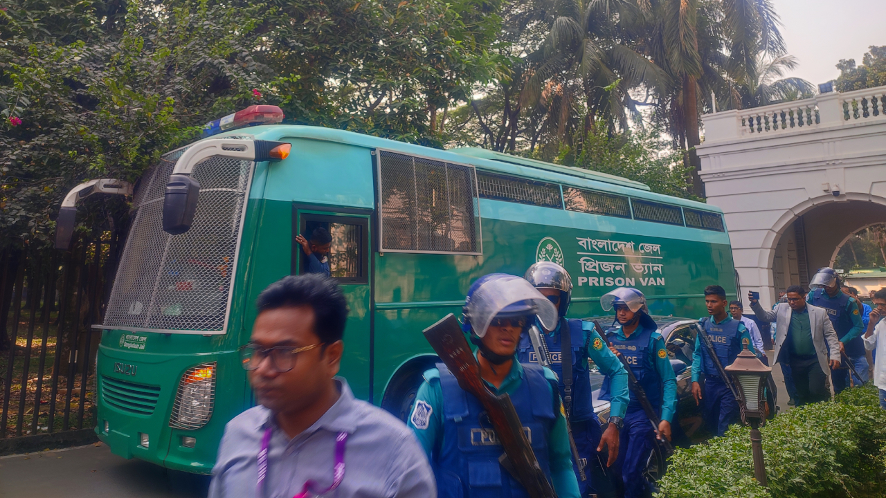 আন্তর্জাতিক অপরাধ ট্রাইব্যুনালে মানবতাবিরোধী অপরাধের দুই মামলায় ১৩ সেনা কর্মকর্তা হাজির