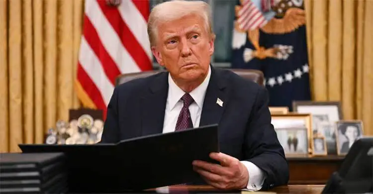 মার্কিন সুপ্রিম কোর্টে ট্রাম্পের শুল্ক নীতি নিয়ে তীব্র প্রশ্ন, ঝুঁকিতে বিলিয়ন ডলারের রাজস্ব