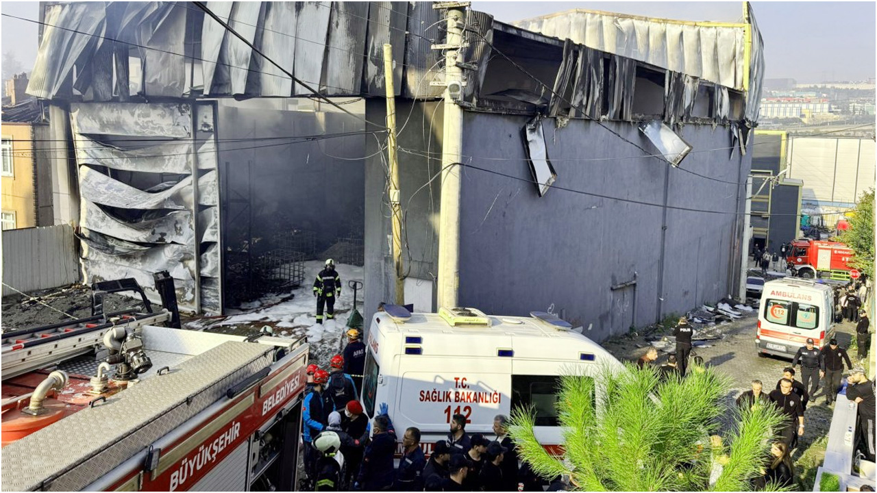 তুরস্কে পারফিউমের গুদামে ভয়াবহ অগ্নিকাণ্ডে ছয়জনের মৃত্যু